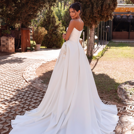 Nos robes romantiques  COSMO  8289M Allaire