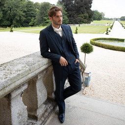 Costumes    Americano