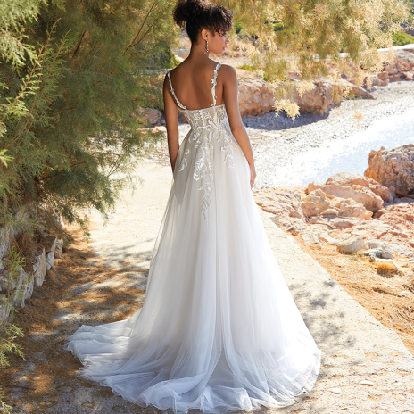 Nos robes de mariée  DEMETRIOS  Guipel DR379