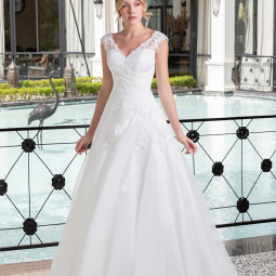 Nos robes de mariée  LOV ELY  Montsecret 244-12