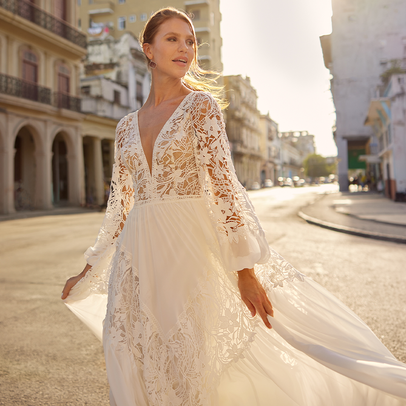 Nos robes de mariée  HERVE PARIS  Langley avec manches et dentelles