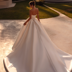 Nos robes romantiques  DEMETRIOS  Cahan 1518